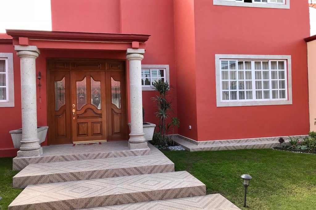 RESIDENCIA EN VENTA EN METEPEC EN EL FRACCIONAMIENTO LA VIRGEN