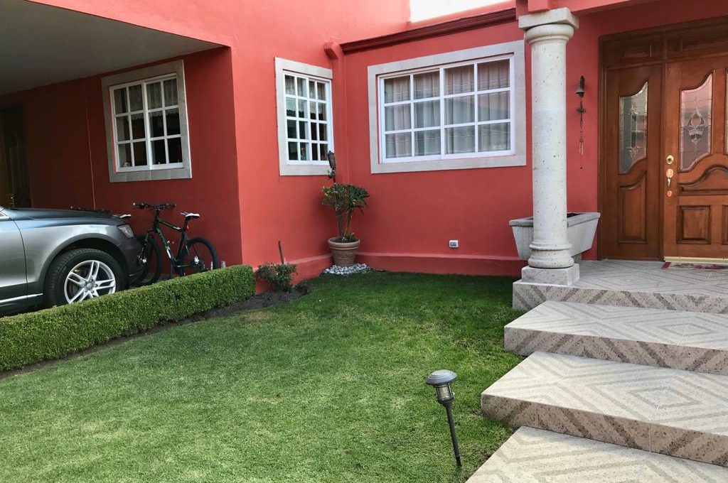 RESIDENCIA EN VENTA EN METEPEC EN EL FRACCIONAMIENTO LA VIRGEN